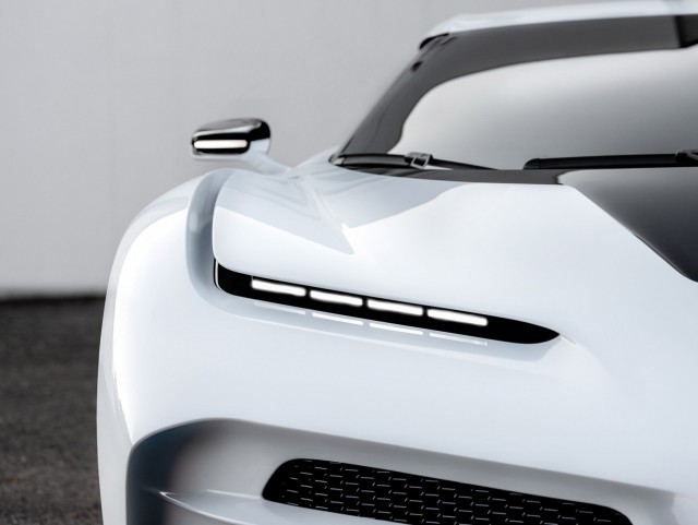 Bugatti представила фотографии своего нового гиперкара, который получил название Centodieci