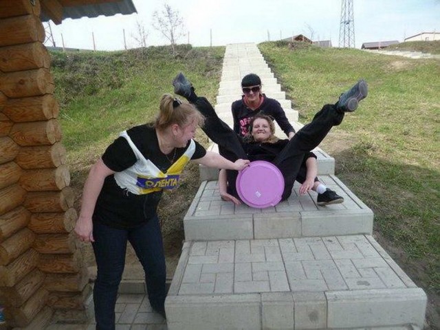 Девчонки, хватит кобениться перед фотиком