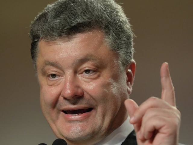 Порошенко пообещал за год вернуть Крым в состав Украины
