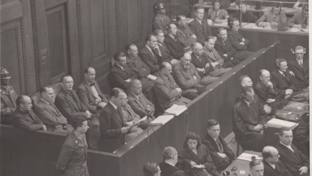 "Если бы я убил столько людей, сколько он, меня бы тоже трясло", дело айнзацгрупп