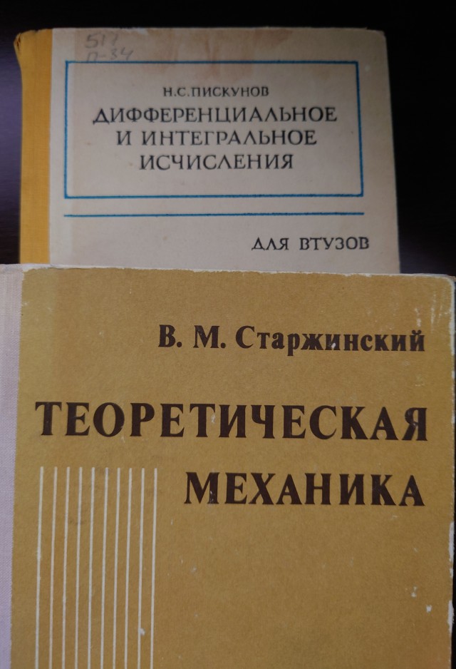 Появилось новое видео с терактов 11 сентября 2001 года, на котором подробно запечатлены обрушения двух башен Всемирного торгового центра