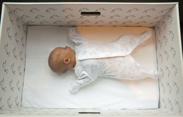 Загадка: почему финские младенцы спят в коробке?