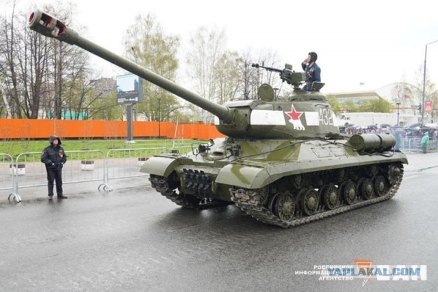 Торжественное шествие раритетной техники в День Победы прошло в Верхней Пышме. Фото
