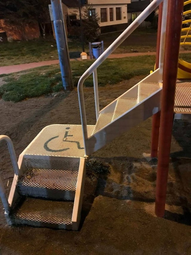 *зачёркнуто*