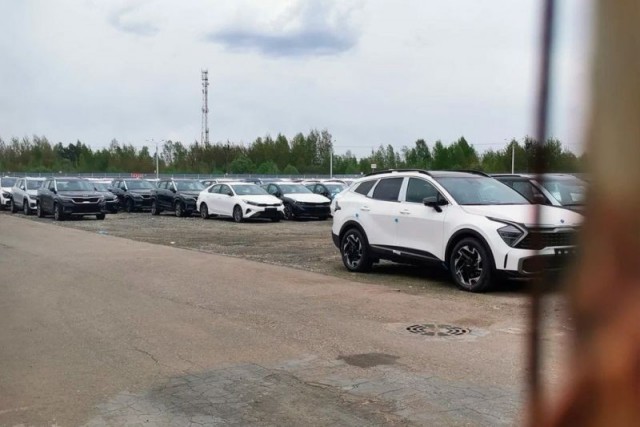 На вторичном рынке автомобилей заметно уменьшилось количество предложений от частных продавцов