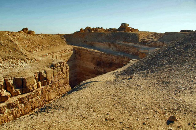 Почему нельзя забираться на пирамиду