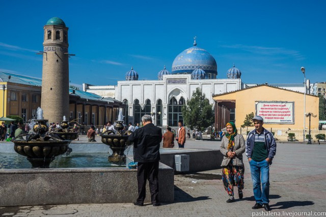 Худжанд: запрещённый бессмертный полк и базар в стиле «Сталин встречает 1001 ночь»