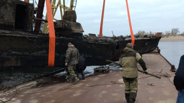 На борту поднятого бронекатера БК-31 найдено большое количество оружия