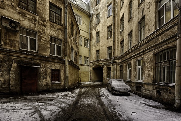 В  Ленинграде городе, у семи углов
