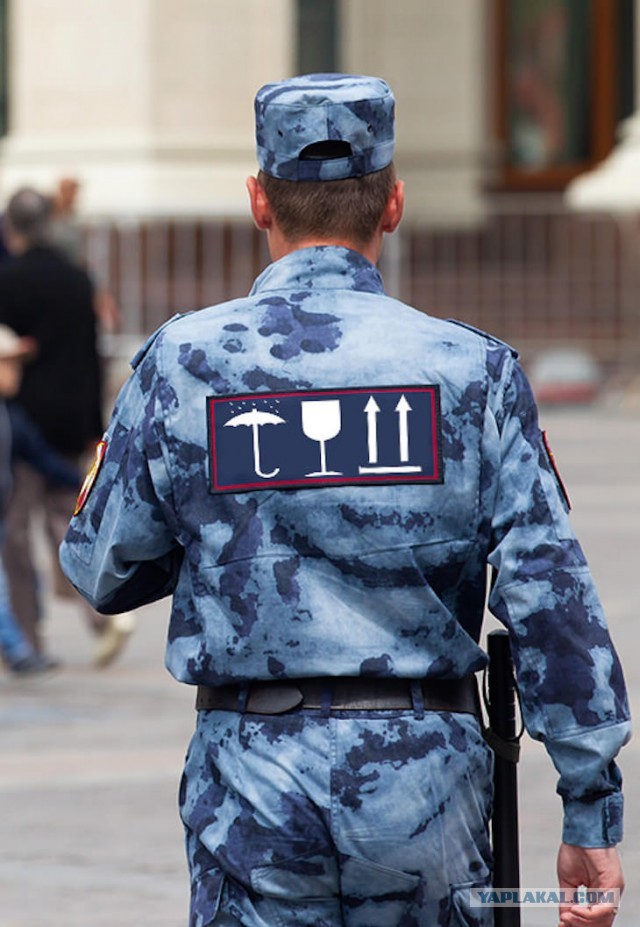 В Москве задержали мужчину с плакатом "Путин, уходи!"