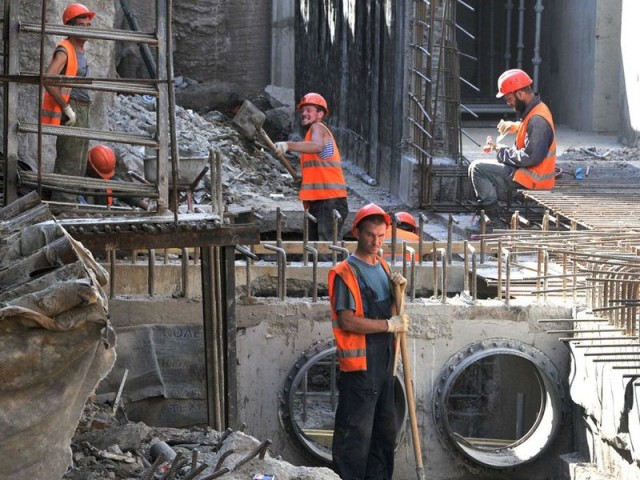 Радикалы напали на российское посольство в Киеве