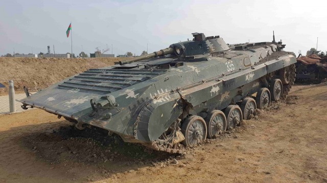 Выставка трофейной военной техники в Баку