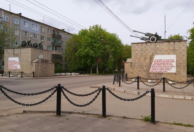 Советские монументы и уличные памятники