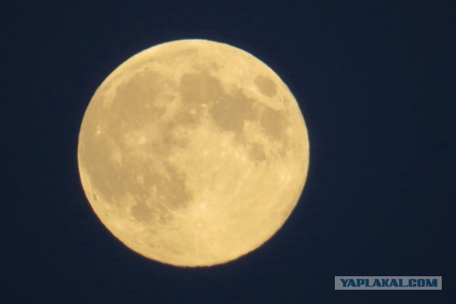 А Вам не кажется что луна какая-то большая?