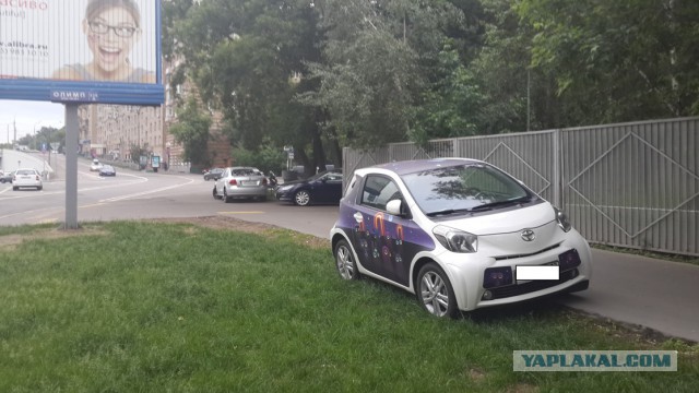 Борьба с парковкой на газоне по-московски