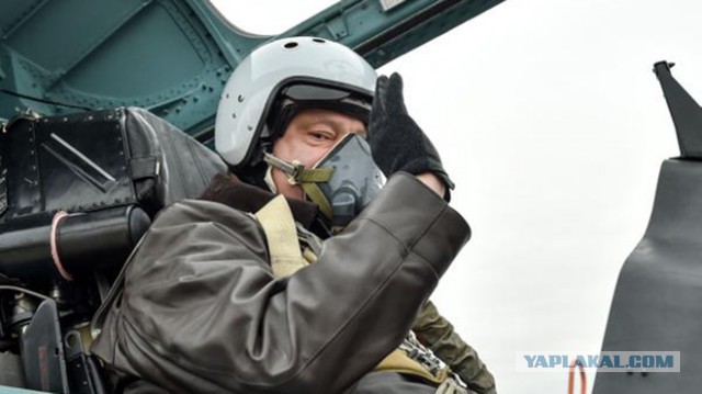 За полет на истребителе Су-27 Порошенко