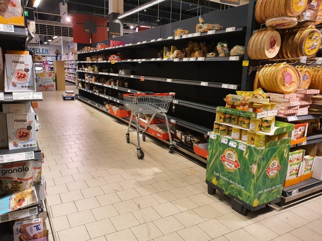 Продуктовые магазины в Дюльмене. Германия, земля Северная Рейн-Вестфалия