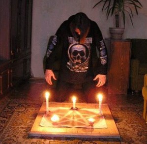 Фотожаба дня: Домашний сатанист
