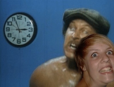 Вытянулась: картинка и 2 жабы