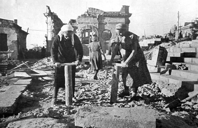 Первые два послевоенных года в исторических фотографиях