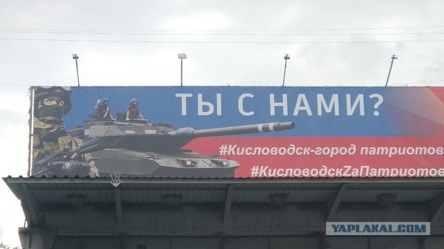 Движение на Крымском мосту остановили из-за ЧП