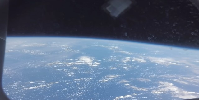 NASA показало видео с корабля Orion, входящего в атмосферу Земли на скорости 40 000 км/ч