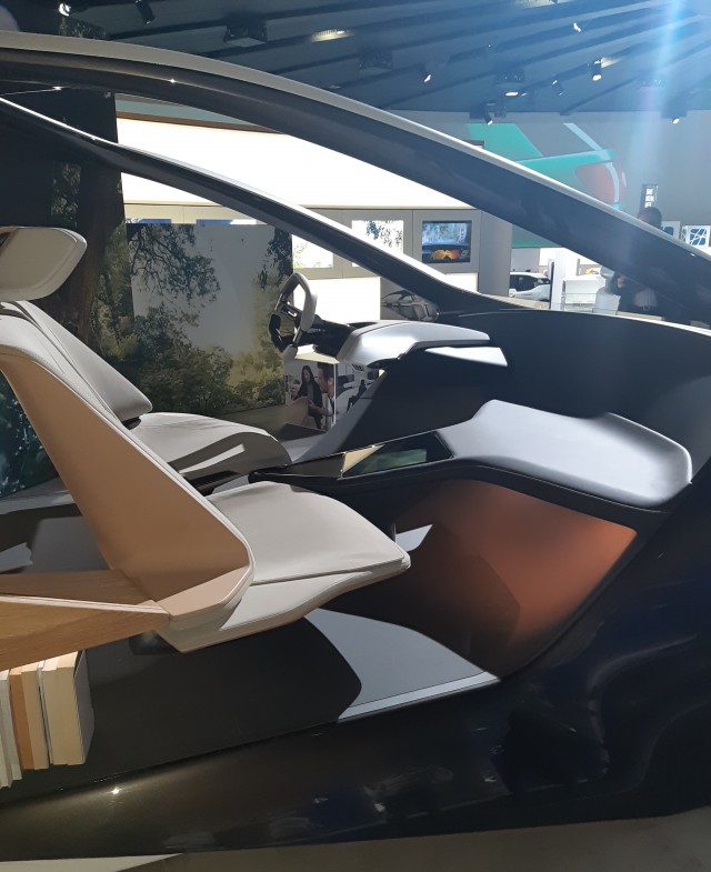 BMW презентовала концепт своего будущего электрического внедорожника