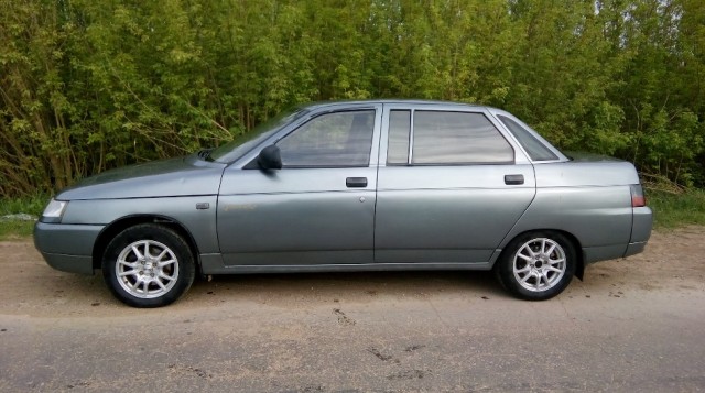 Российские чиновники не хотят пересаживаться на Lada Aura