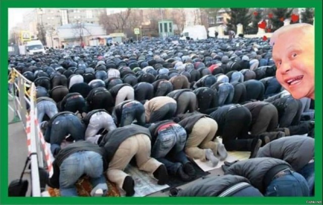 О справляющих религиозную нужду на работе