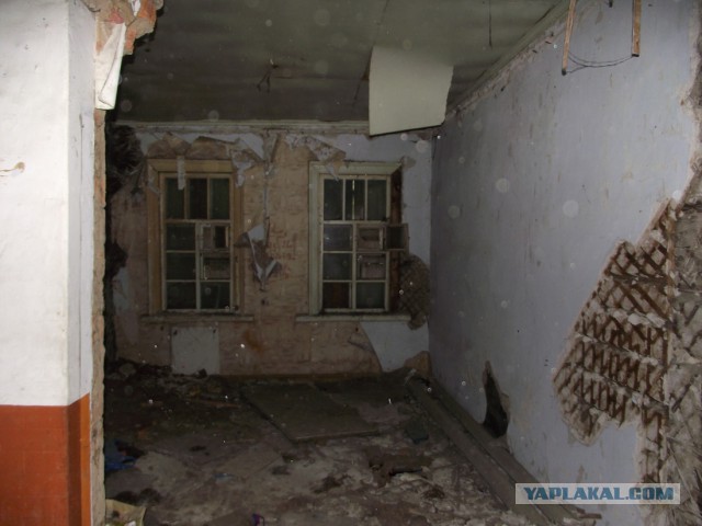 Внутри заброшенной школы Гитлерюгенд