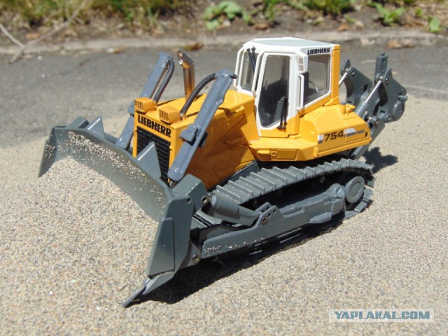 Mikromodellbau. Трактор "Сталинец-65" 43 масштаб.