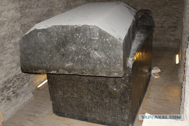 Одни уверены, что Египетские пирамиды построили инопланетяне, другие отрицают. Кто прав?