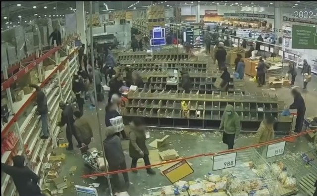 Казахи продолжают