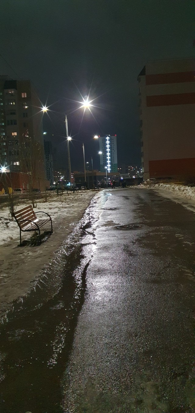 Почему женщины одним "дают" сразу, а других матросят месяцами