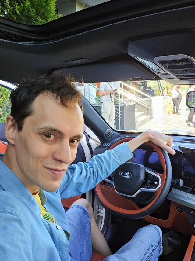 Новейший автомобиль Lada Azimut в "максималке" показали изнутри