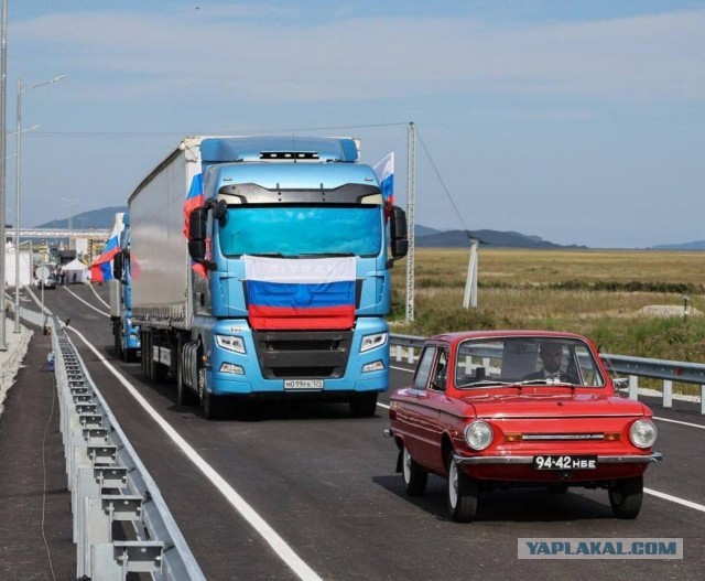 Россия и КНДР открыли первый автомобильный мост между странами