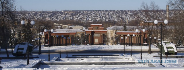 Как думаете у танка слева есть шанс?