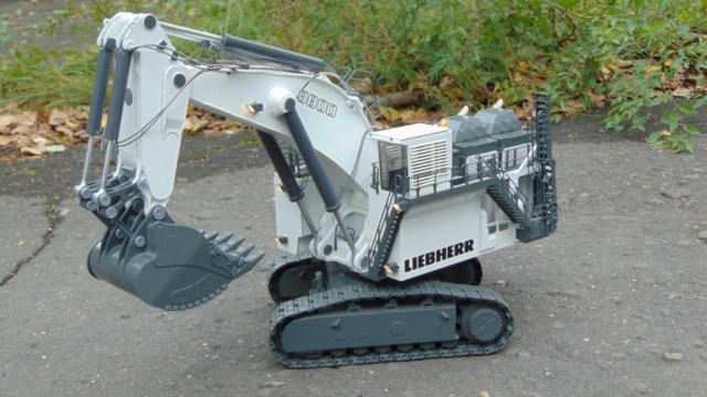 LIEBHERR R9800 Радиоуправляемая дилерская модель экскаватора в 50 масштабе