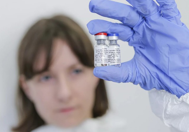 Научный журнал Lancet опубликовал результаты испытаний российской вакцины от COVID-19