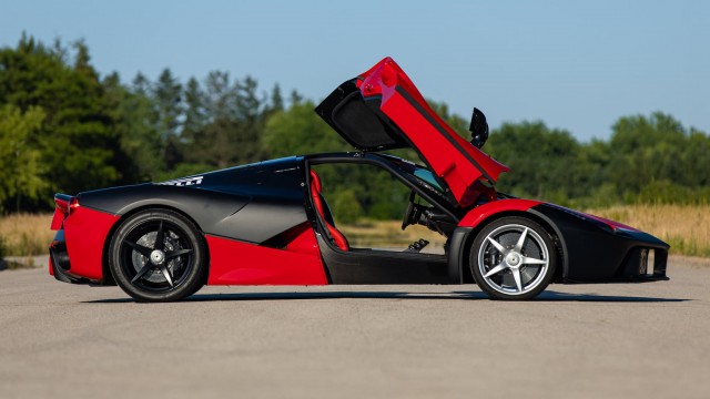 10 самых дорогих автомобилей аукциона Mecum за 2022 год.