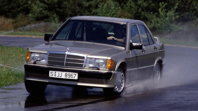 Маленький, но настоящий: как создавали Mercedes 190 и почему он стал звездой