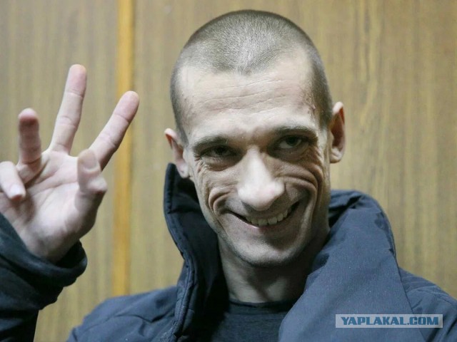 Британские эко... простигосподи... активисты испортили Стоунхендж