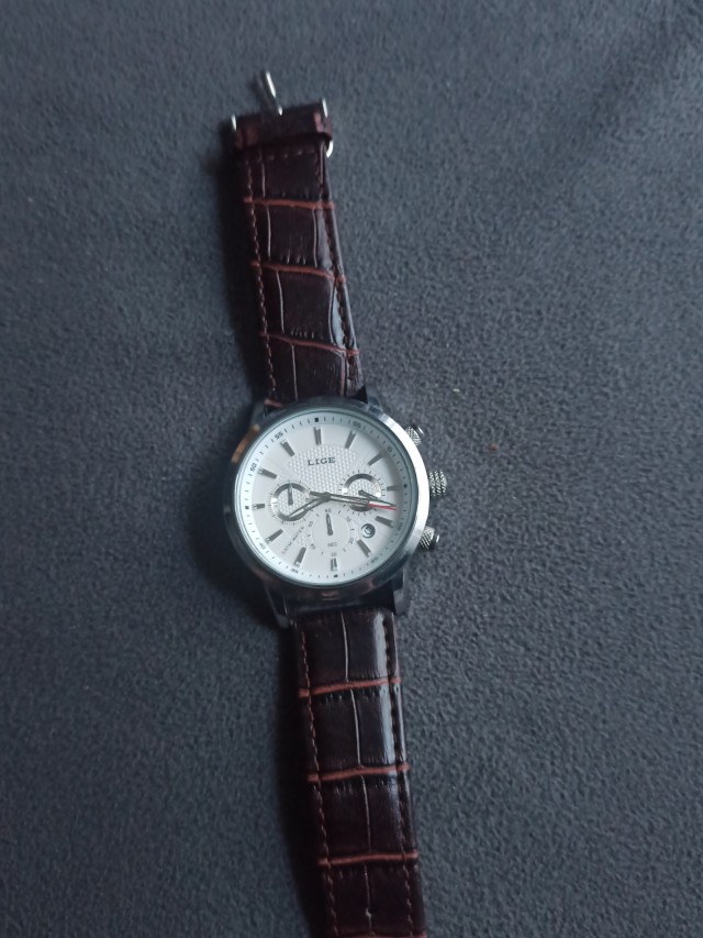 Отдыхавший в Крыму турист нашёл после шторма элитные наручные часы Patek Philippe стоимостью порядка 11 млн рублей