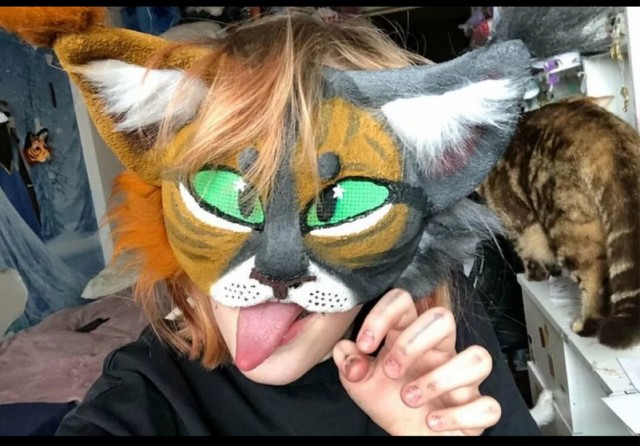 Омич перевоспитал дочь-квадробера, назвавшую себя кошкой