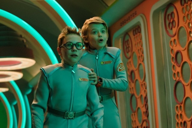 Л - Логика: Российский фильм про смешариков без смешариков.