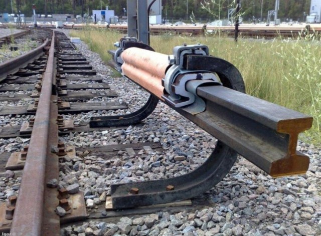 Пассажирка толкнула на пути 13-летнюю девочку в метро. Причина: внезапная вспышка агрессии, сообщает СК