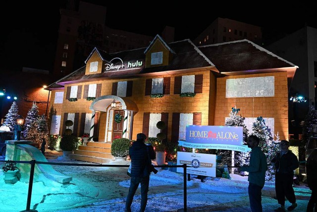 Самый большой пряничный дом в стиле фильма "Один дома" построили в США