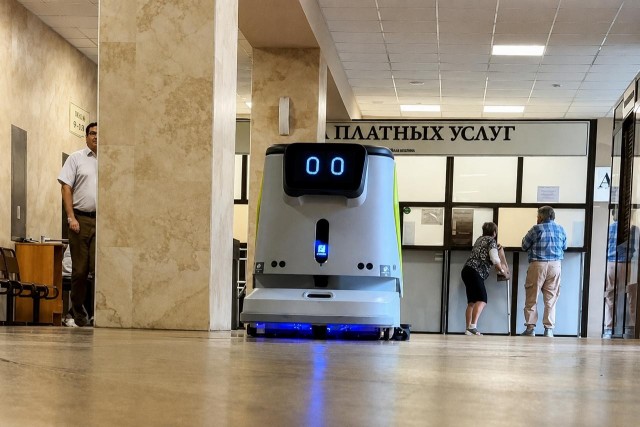 Школы и больницы заменяют уборщиц на роботов-пылесосов