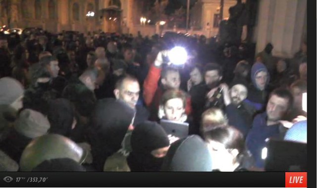 В Киеве начался митинг против новой власти