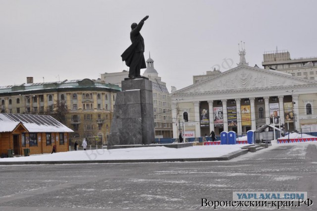 Памятники Ленину